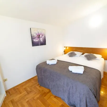 Charming & Spacious Family Near Beach In * Kaštela