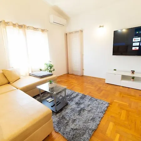 アパート Charming & Spacious Family Near Beach In