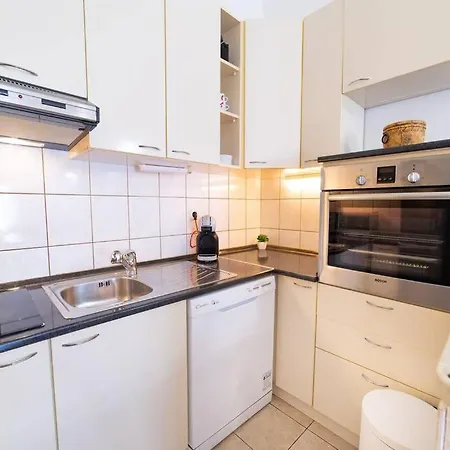 アパート Charming & Spacious Family Near Beach In Kaštela
