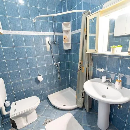 Charming & Spacious Family Near In شقة